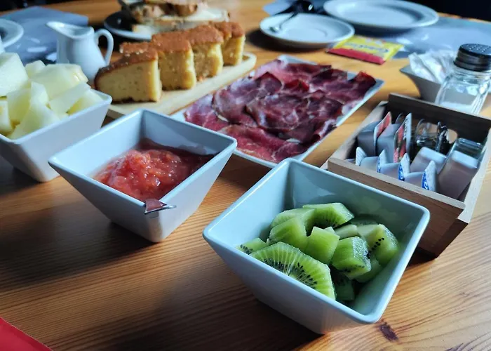 Cueva De Valporquero Hostel *