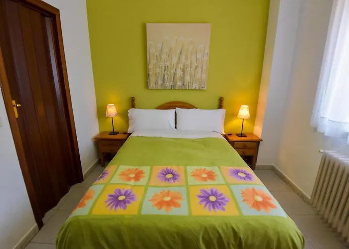 Cueva De Valporquero Hostel *