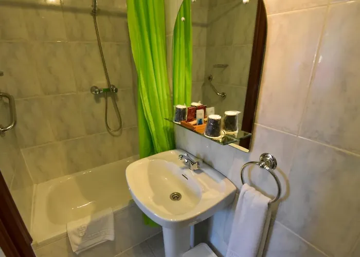 Cueva De Valporquero Hostel *