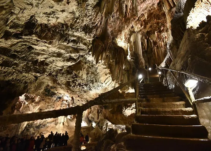 Hostel Cueva De Valporquero