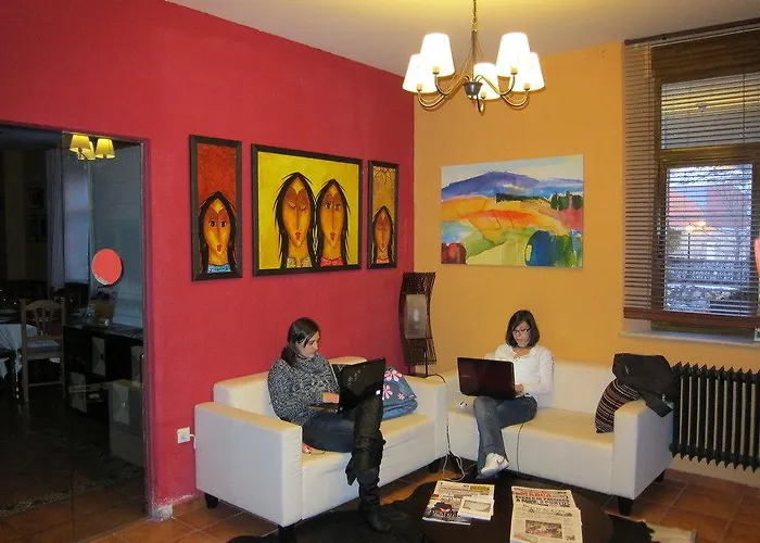 Cueva De Valporquero Hostel