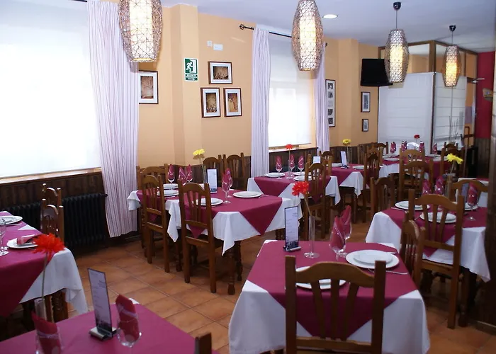 Cueva De Valporquero Hostel