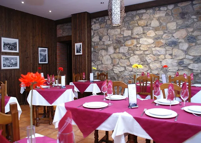 Cueva De Valporquero Hostel